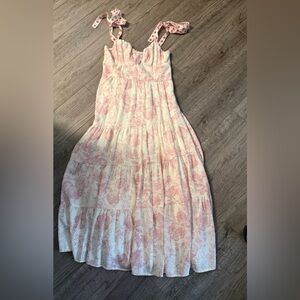 Audrey Parks + Francesca’s floral tie top maxi dress medium